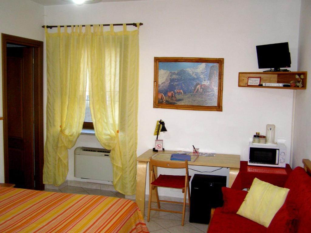 L'Antico Borgo Rooms Rental Caprie Szoba fotó