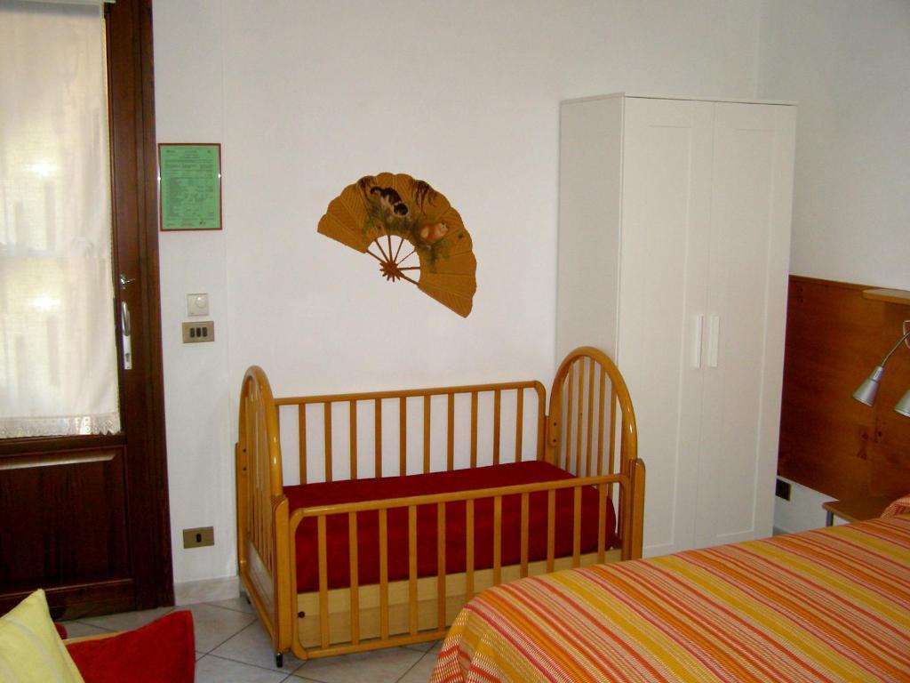 L'Antico Borgo Rooms Rental Caprie Szoba fotó